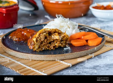  Bobotie: Delikatne curry z bakłażanów i mięsa z kuszącą chrupiącą skorzynką!