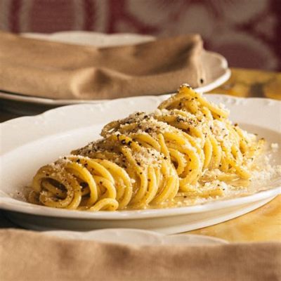  Cacio e Pepe -  Kremująca, aromatyczna pasta z wyrazistym smakiem sera i pieprzu!