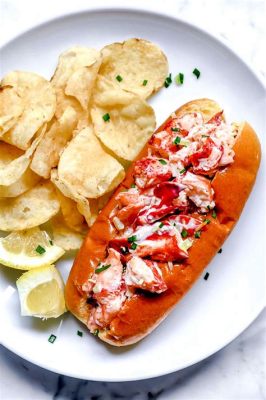  Lobster Roll - Sprawdź Smak Oceanu w Chrupiącej Bułce!